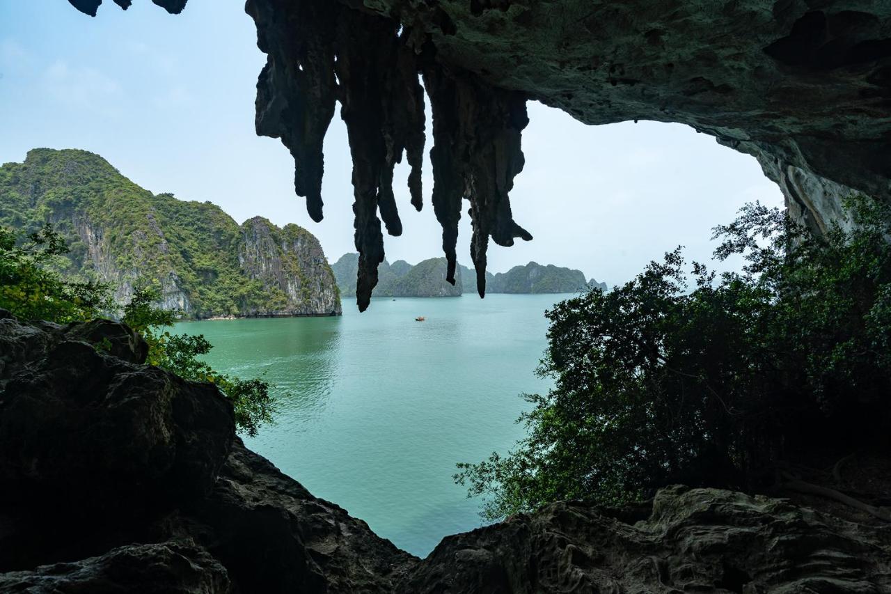 Halong Fantasea Cruise Hotel Ha Long Exterior photo