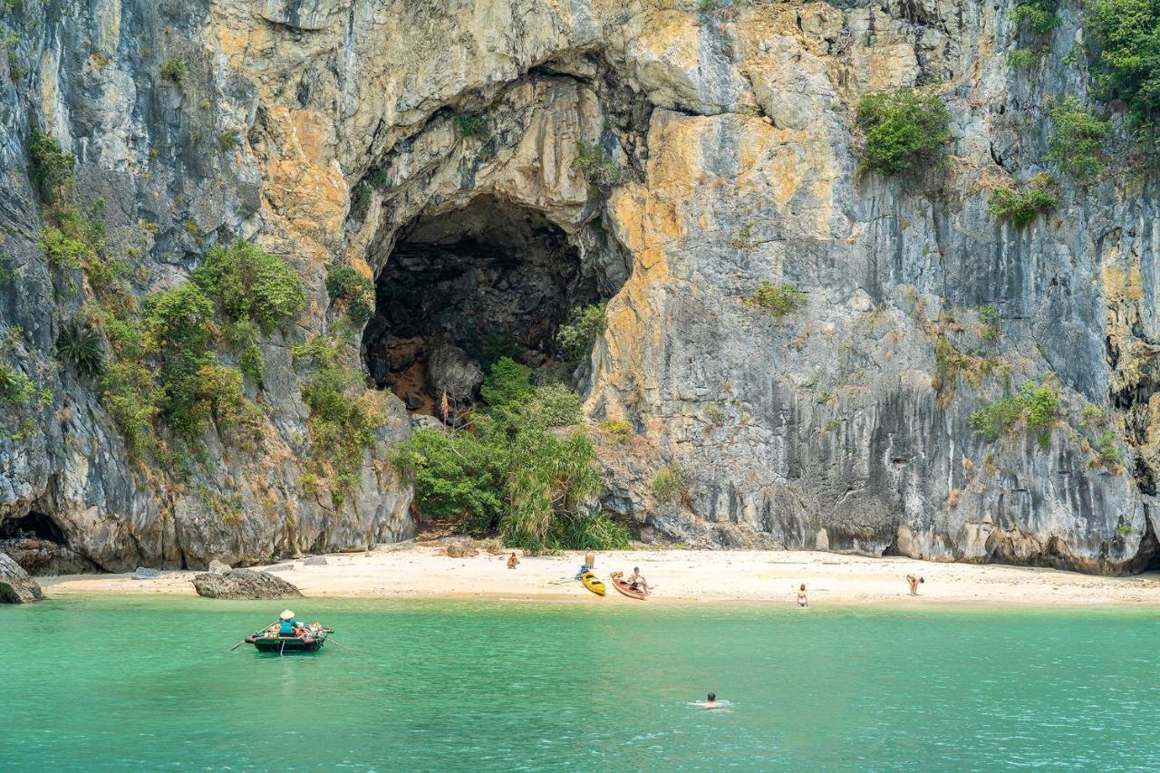 Halong Fantasea Cruise Hotel Ha Long Exterior photo