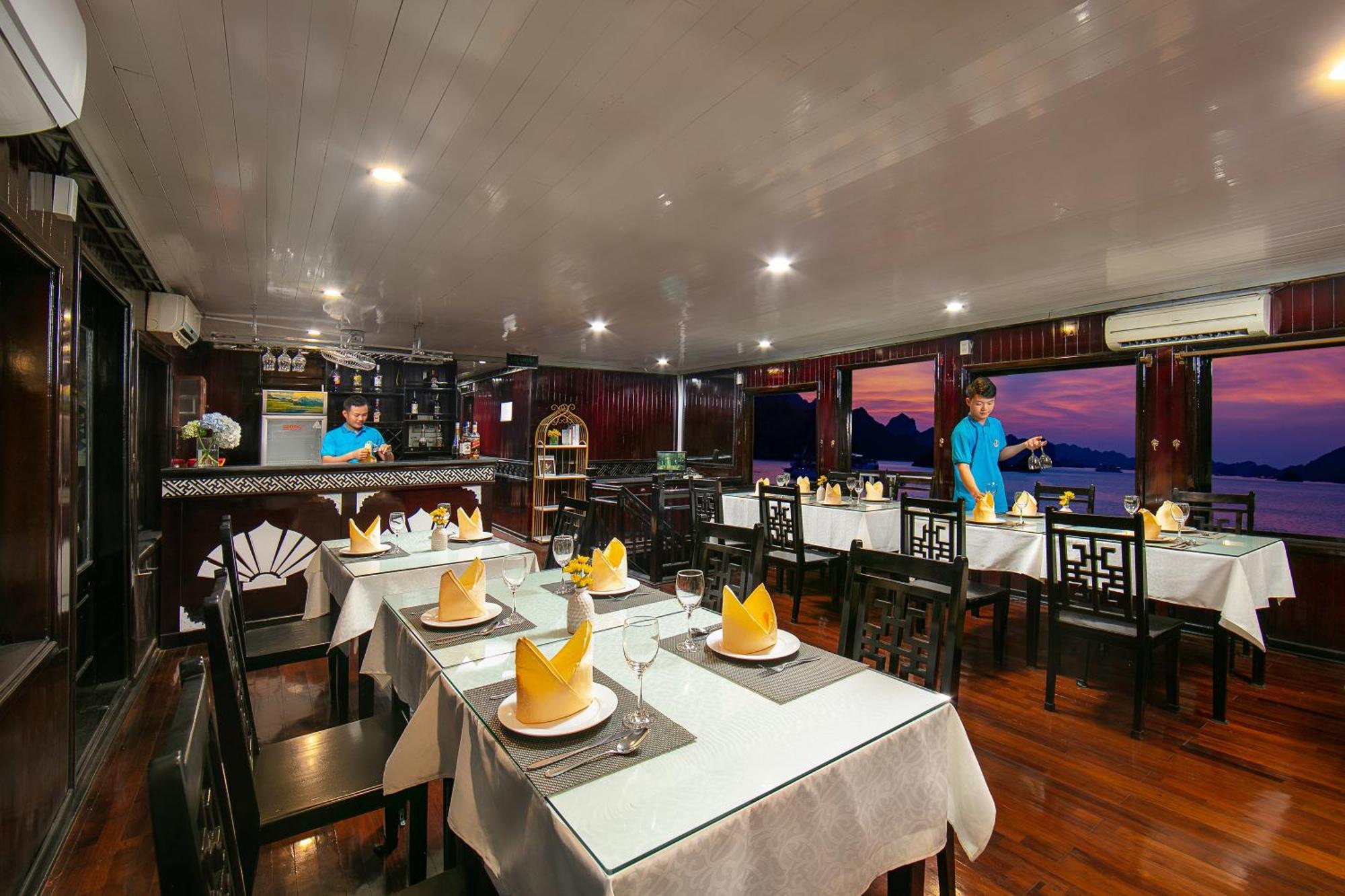 Halong Fantasea Cruise Hotel Ha Long Exterior photo