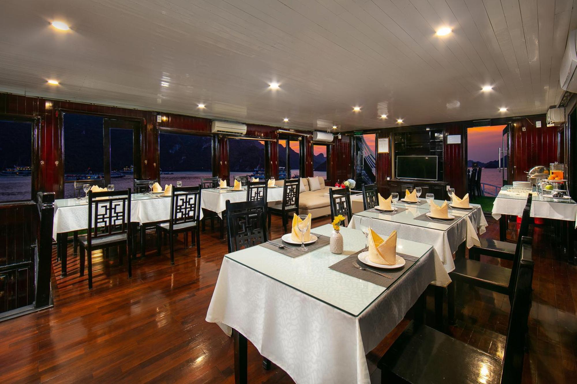 Halong Fantasea Cruise Hotel Ha Long Exterior photo