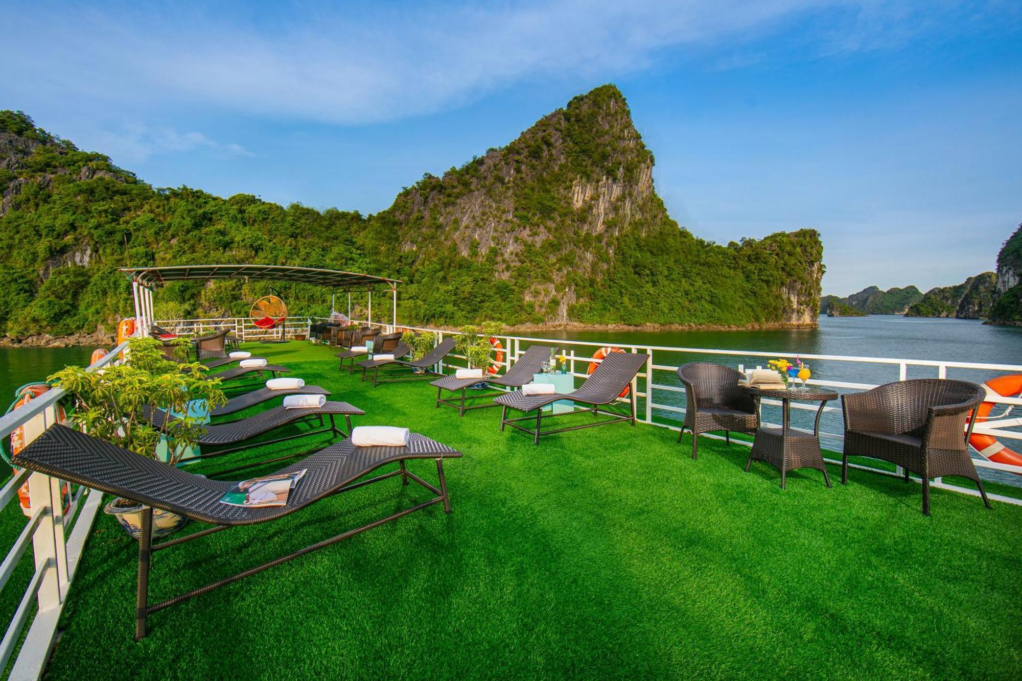 Halong Fantasea Cruise Hotel Ha Long Exterior photo