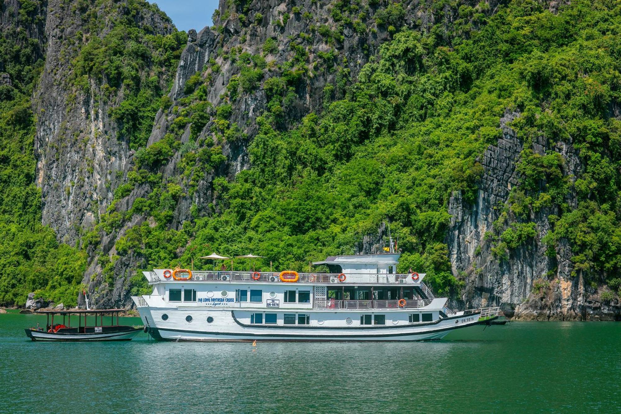 Halong Fantasea Cruise Hotel Ha Long Exterior photo