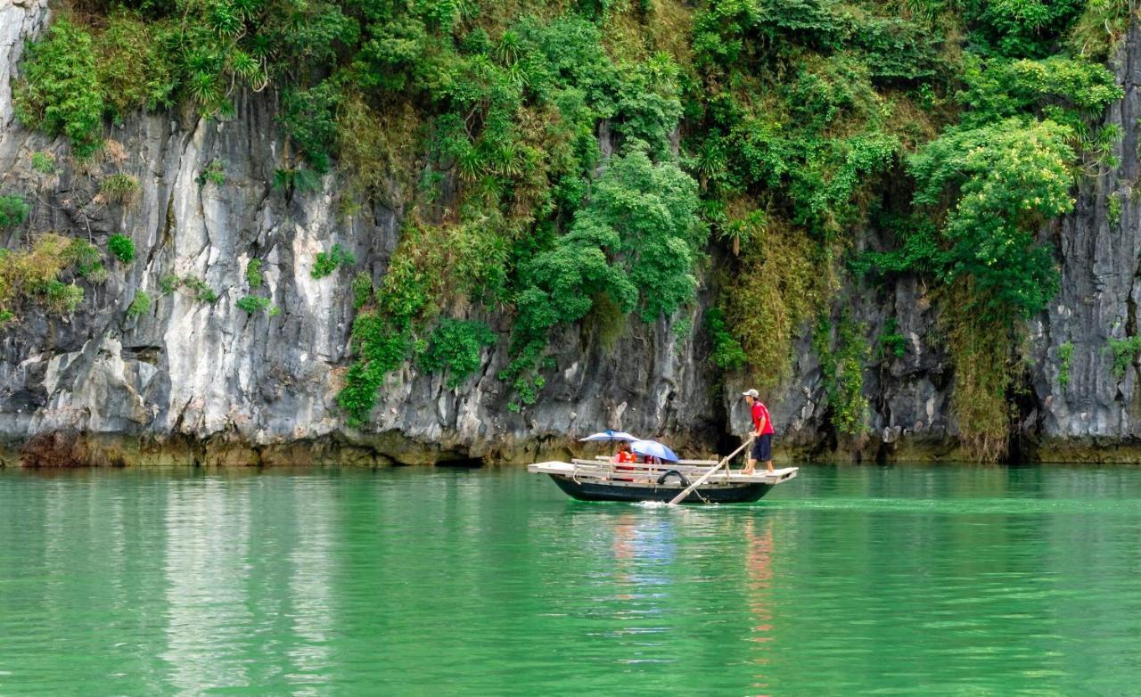 Halong Fantasea Cruise Hotel Ha Long Exterior photo